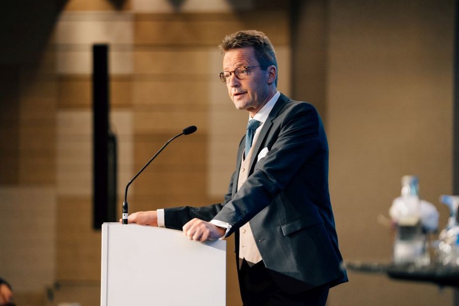 Foto von Lambert T. Koch am Rednerpult