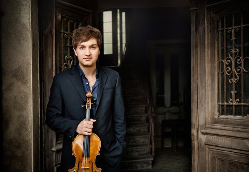 Foto Nils Mönkemeyer mit Bratsche